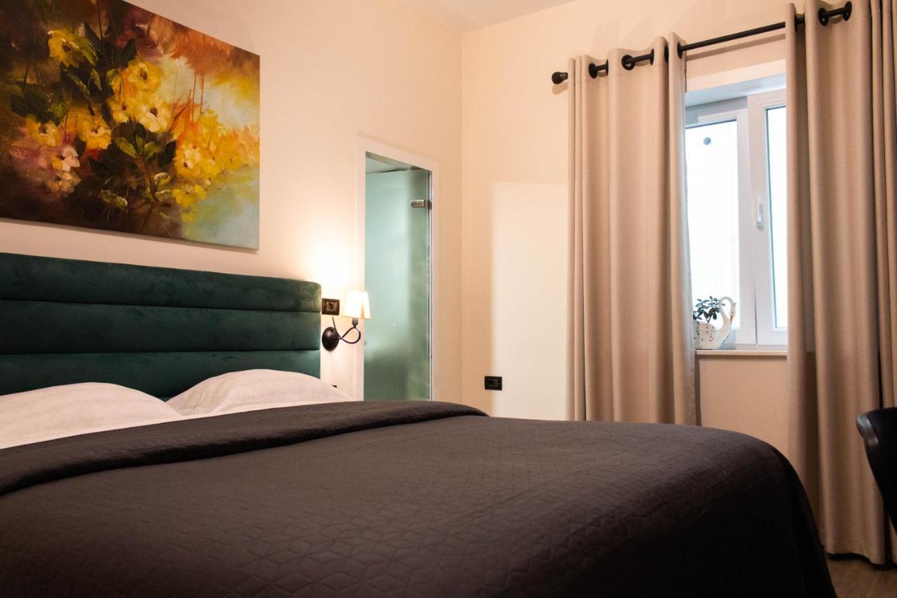 Venis Hotel 4*