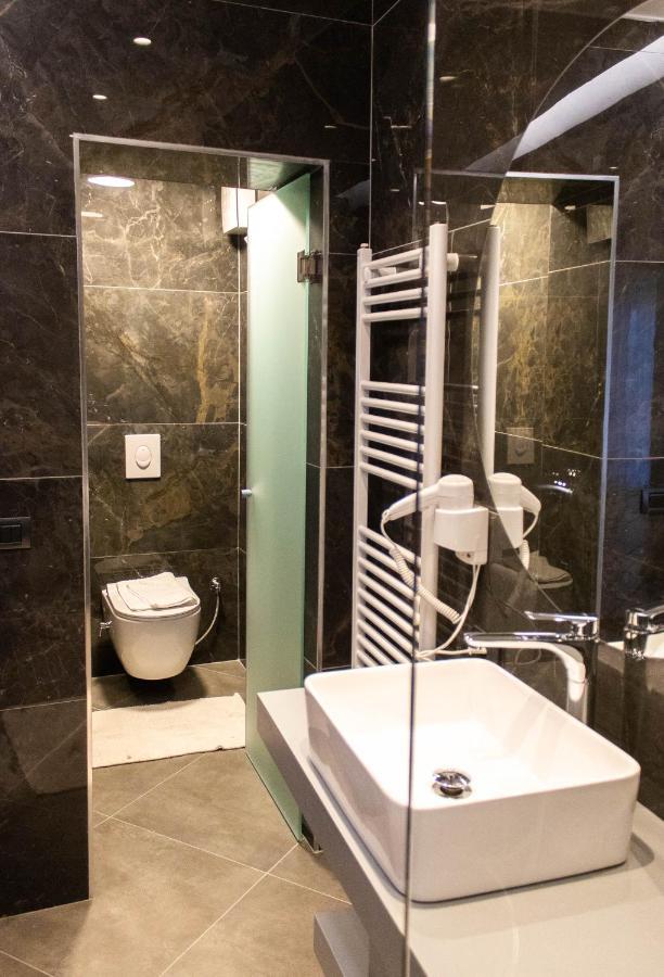 Venis Hotel 4*