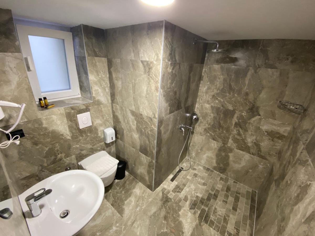 Venis Hotel 4*